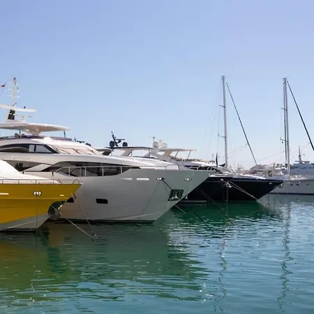 Apartment 1 Puerto Banus Second Line, Luxury